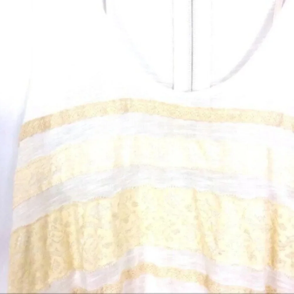 Kimchi Blue | Urban Outfitters White & Lace tank Size Small